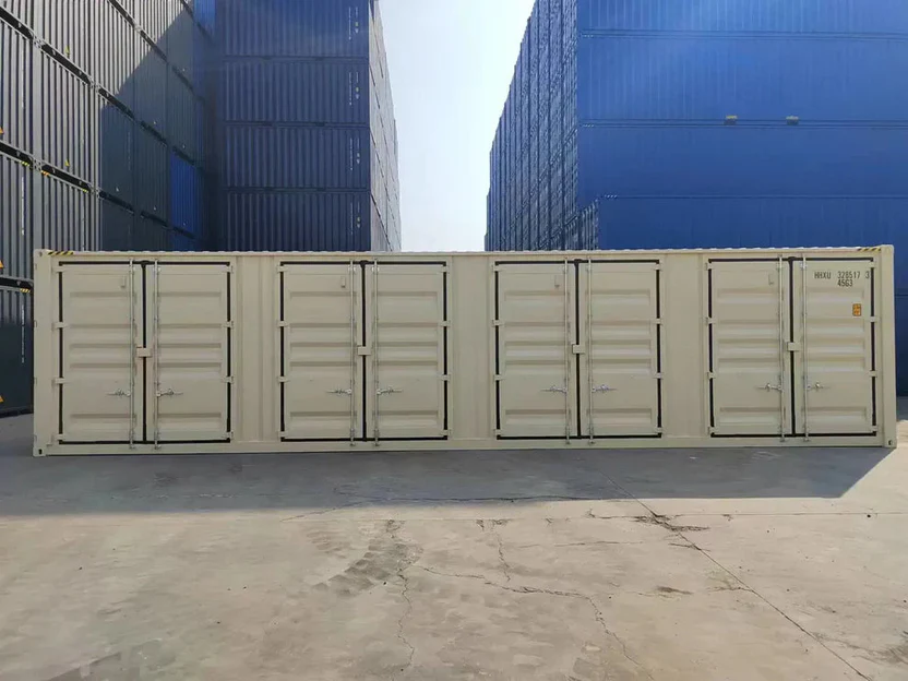 Contentor marítimo novo de 40 pés na cor bege com abertura lateral.