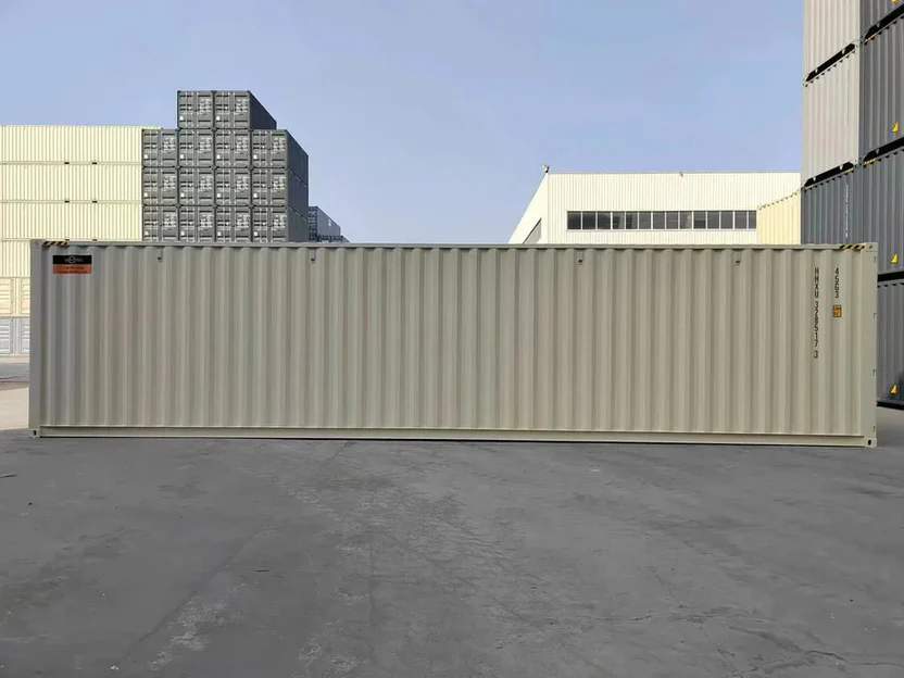Contentor marítimo novo de 40 pés na cor bege com abertura lateral. - Image 2