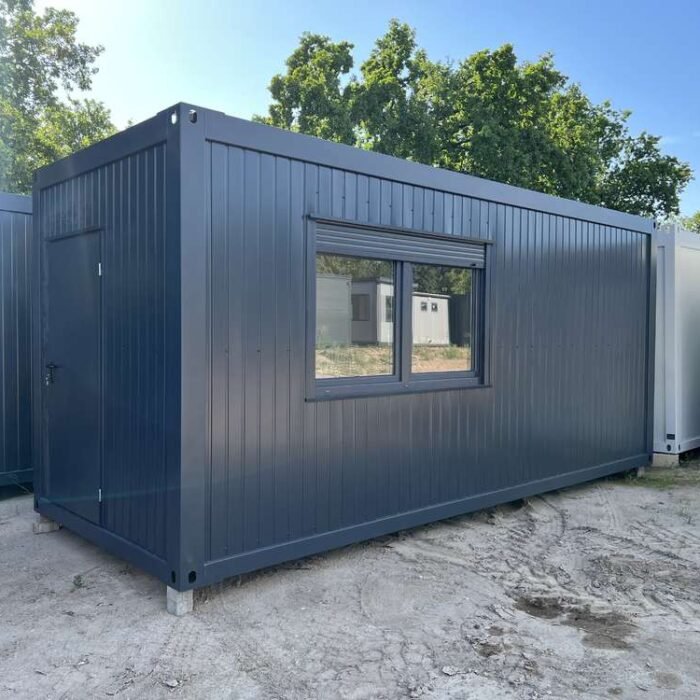 Contentor com cozinha americana, casa de banho e duche, com 6,00 x 2,43 m.